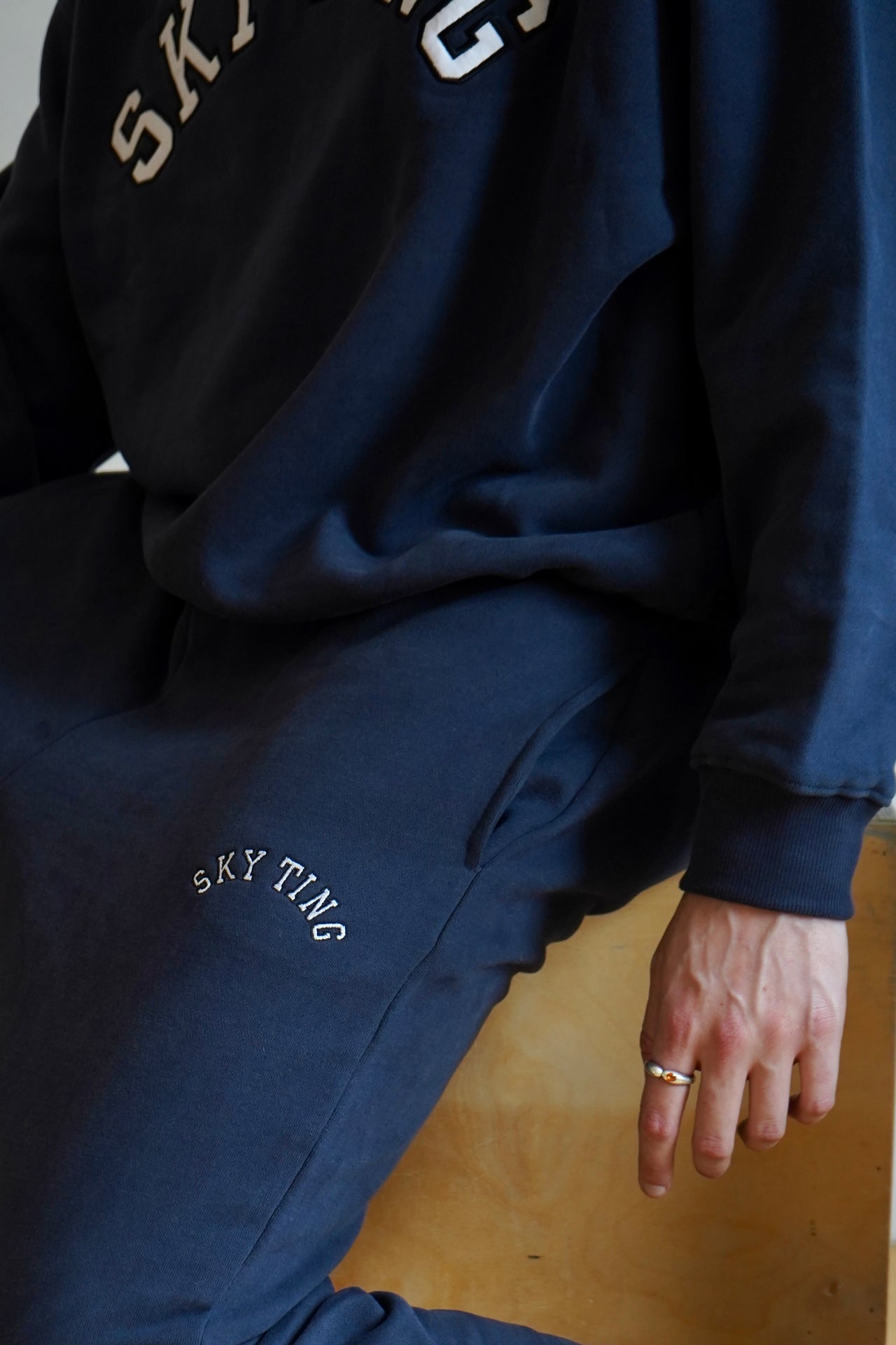 VARSITY SWEATPANTS - NAVY