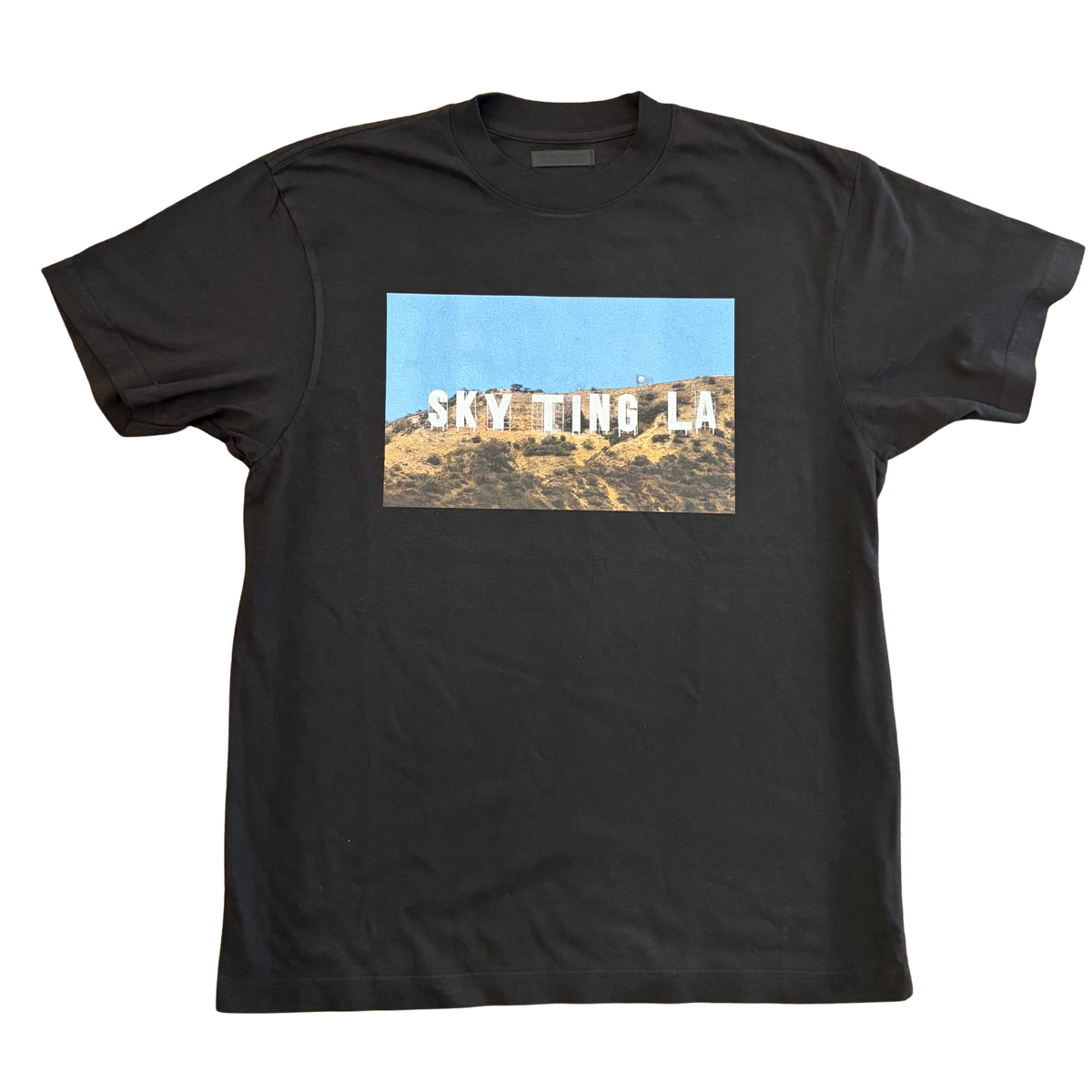 SKY TING LA TEE - BLACK